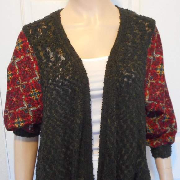 Buckle BKE BOUTIQUE Cardigan Red Print Size Medium - Picture 2 of 10